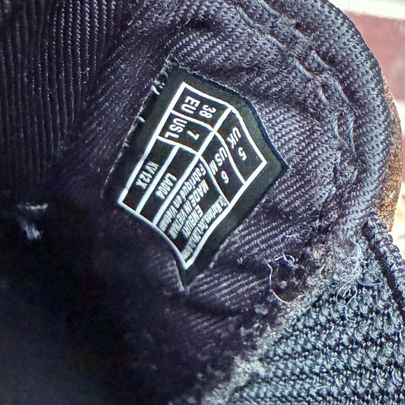 Dr Marten Embury Chelsea Boots - Picture 9 of 9